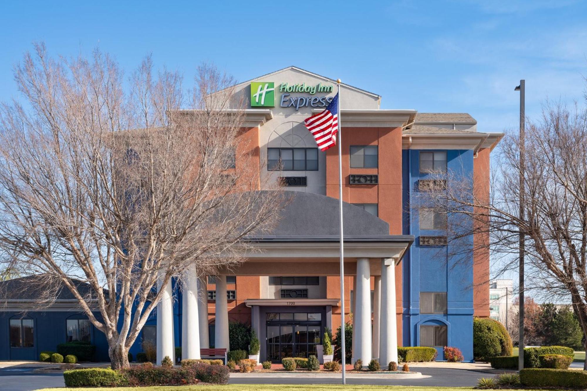 Holiday Inn Express & Suites Midwest City By Ihg Exterior photo